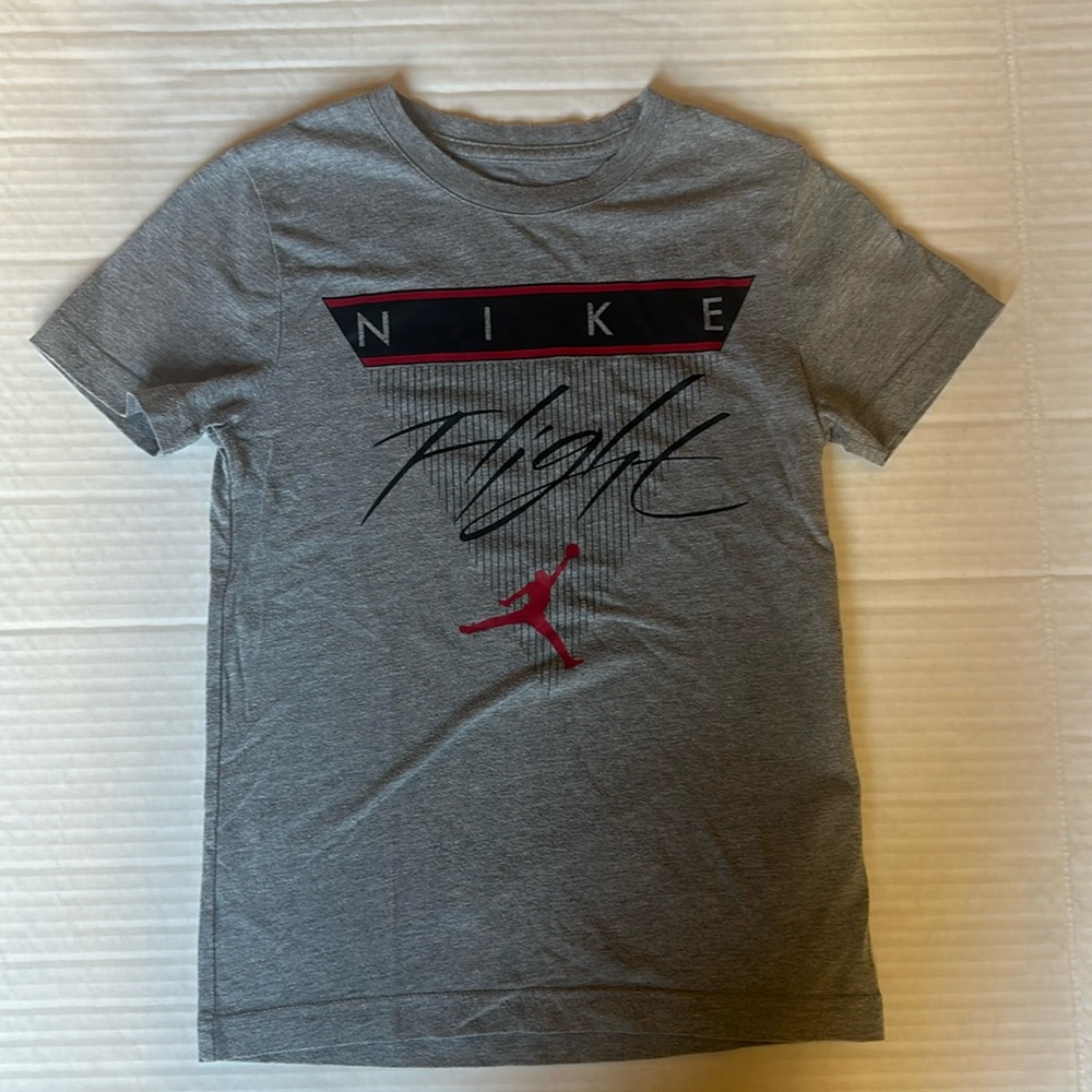 Nike Jordan Boys Grey T-shirt Size S 8-10 YR